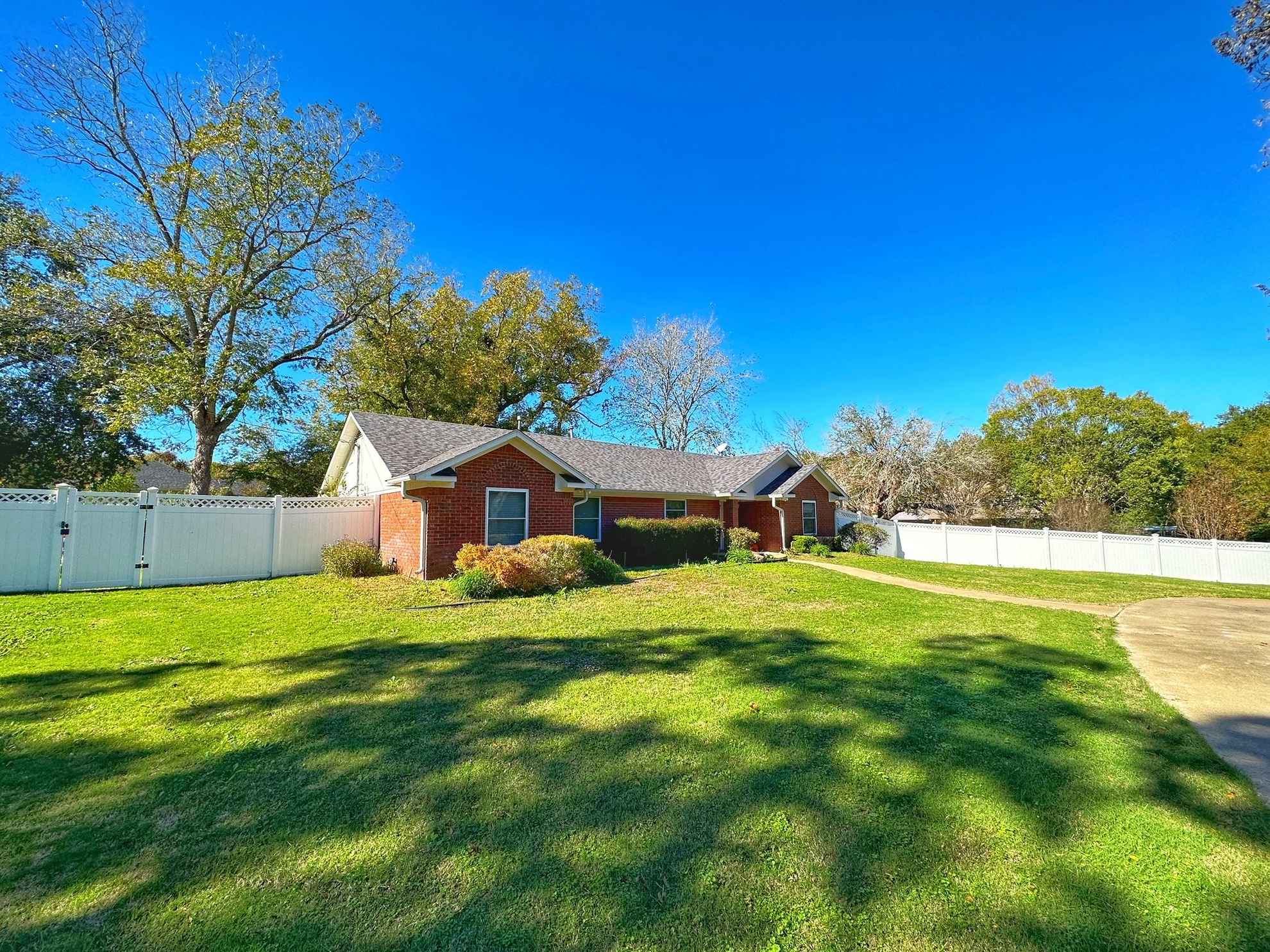 1.09 acres in Leon County, Texas Circle T Realty Centerville TX Commercial Residential Real Estate